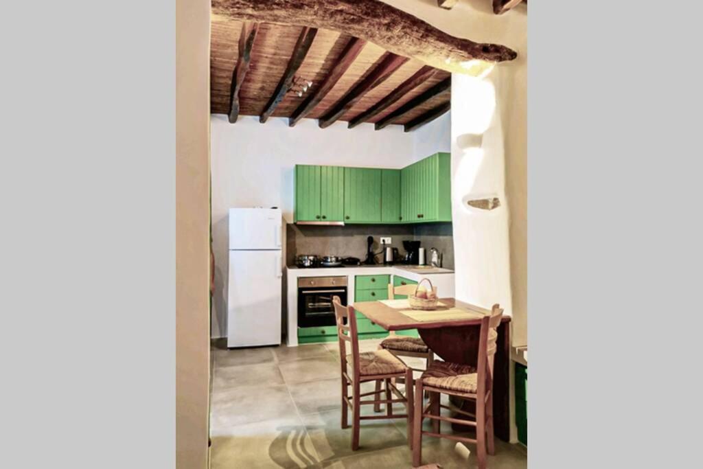 Kostos House Green Exterior photo